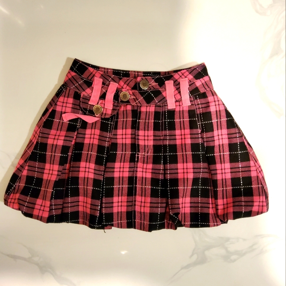 Lipstik Girls Plaid, Pleated  mini skirt Size not available Meas. L 10.5 W 9.5